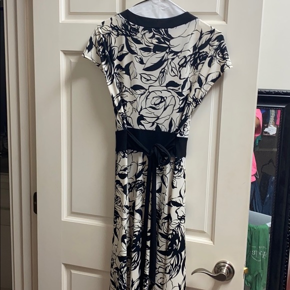 Dress - Picture 3 of 4